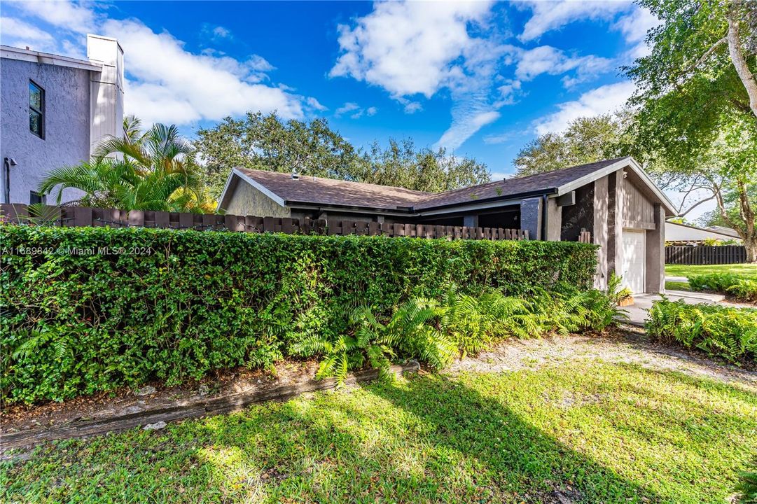 For Sale: $625,000 (3 beds, 2 baths, 1173 Square Feet)