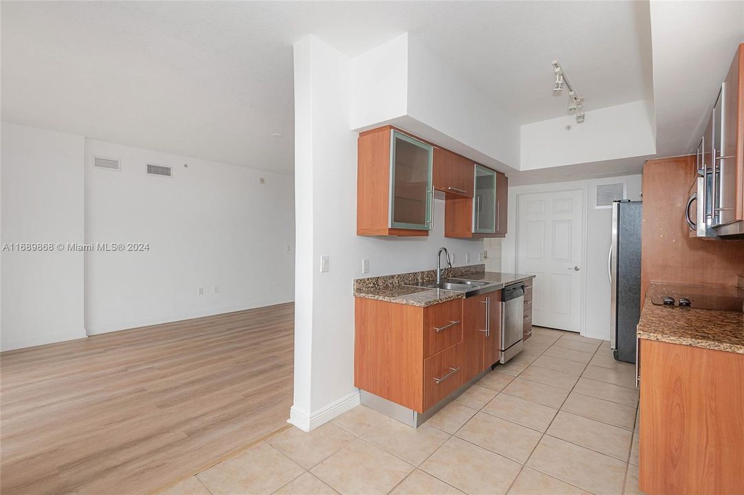 For Sale: $500,000 (2 beds, 2 baths, 1224 Square Feet)