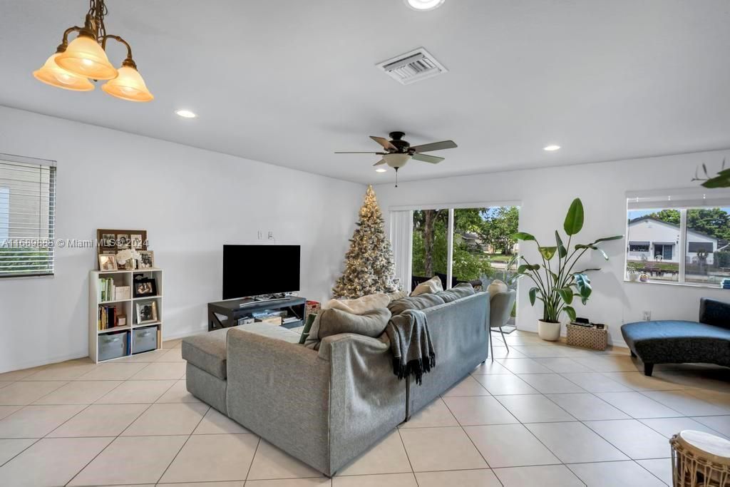 For Sale: $460,000 (3 beds, 2 baths, 1555 Square Feet)