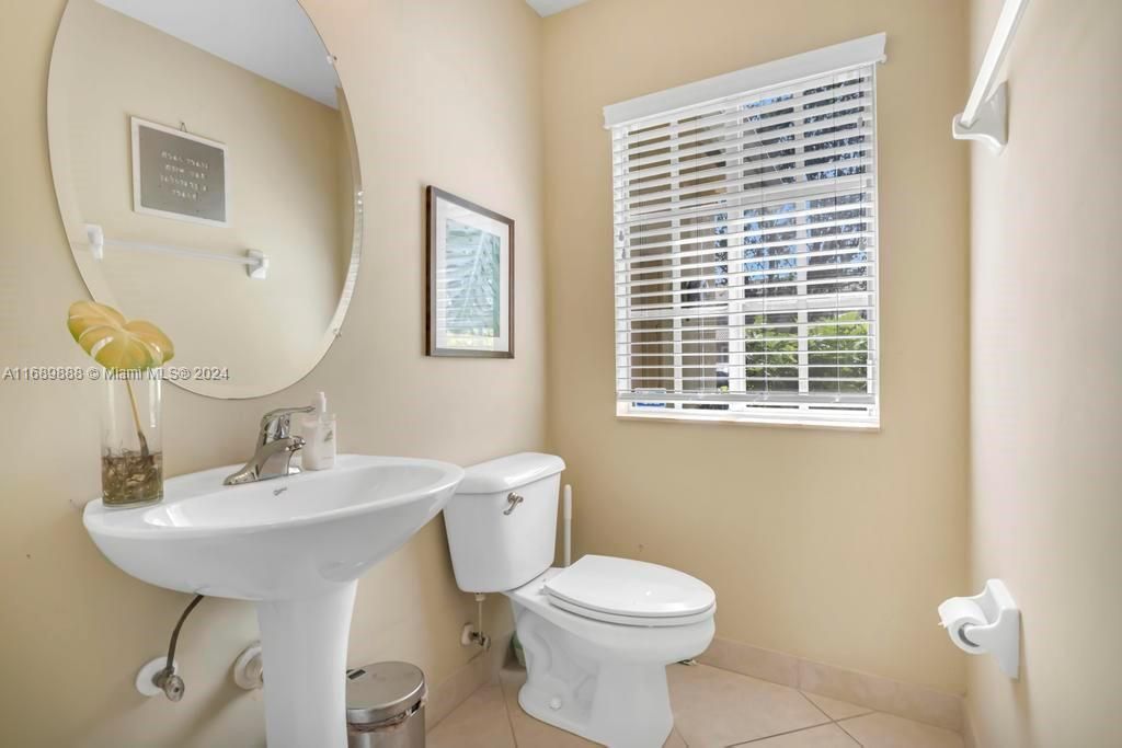 For Sale: $460,000 (3 beds, 2 baths, 1555 Square Feet)