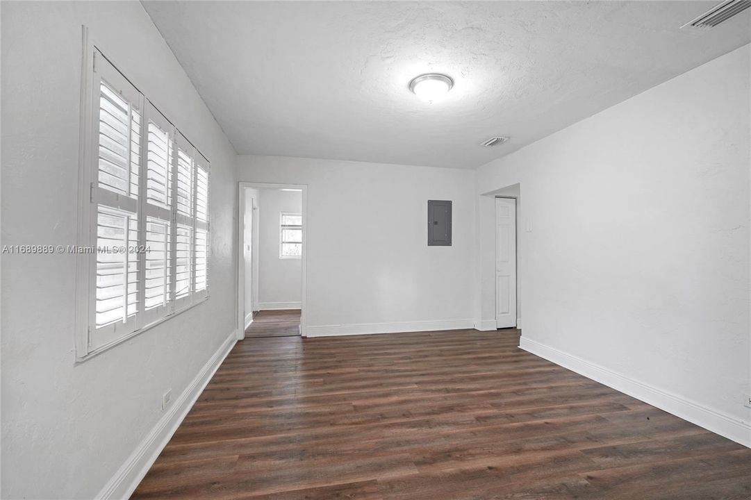 For Sale: $314,900 (3 beds, 1 baths, 922 Square Feet)