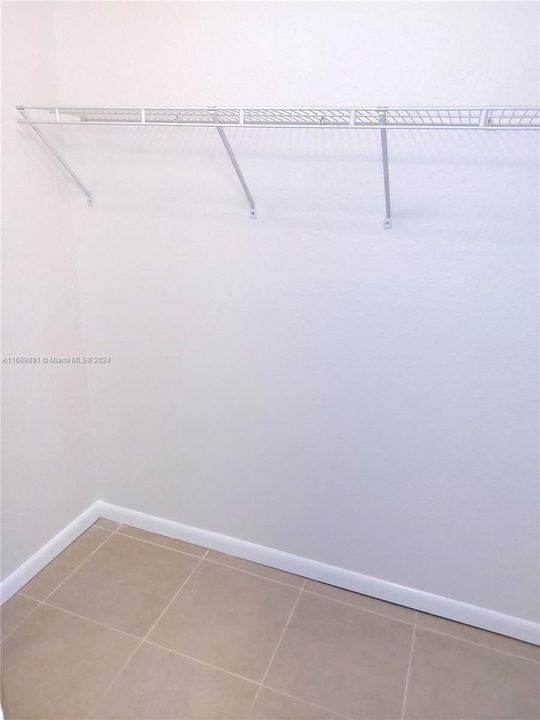 walk-in closet, master bedroom