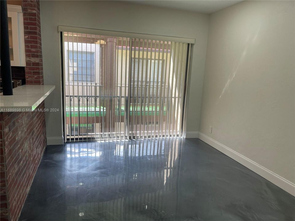 For Rent: $2,700 (2 beds, 2 baths, 1005 Square Feet)