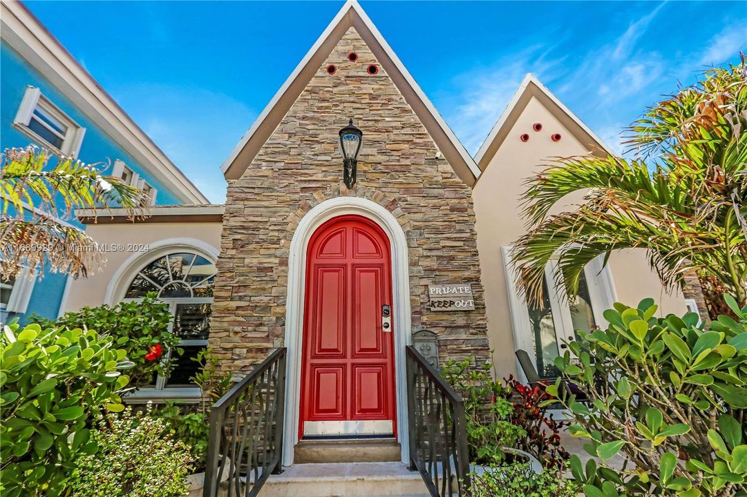 For Sale: $1,870,000 (3 beds, 2 baths, 1982 Square Feet)