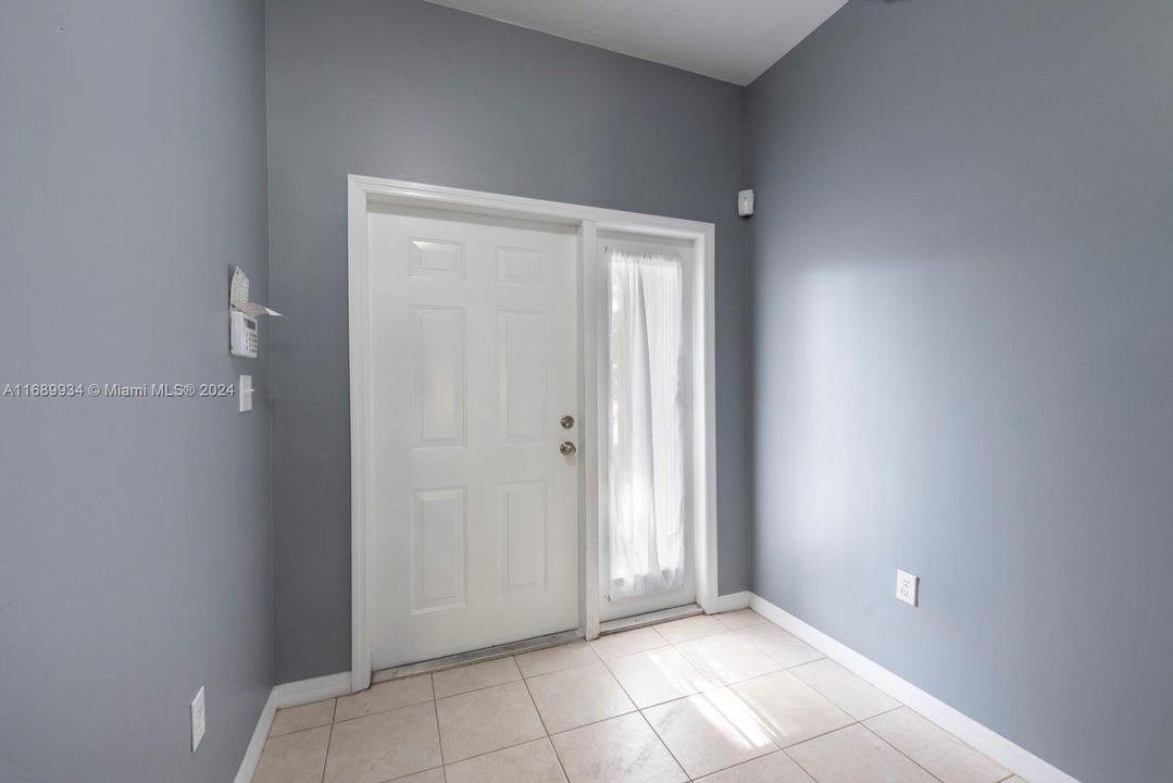 For Sale: $525,000 (3 beds, 2 baths, 1358 Square Feet)