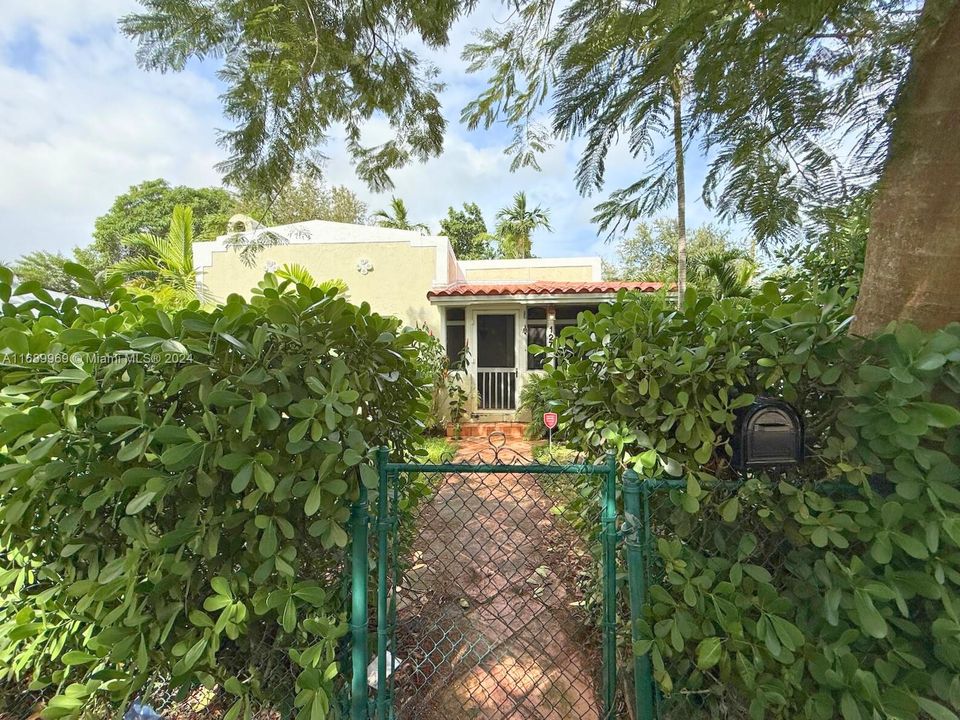 En Venta: $640,000 (3 camas, 1 baños, 1006 Pies cuadrados)