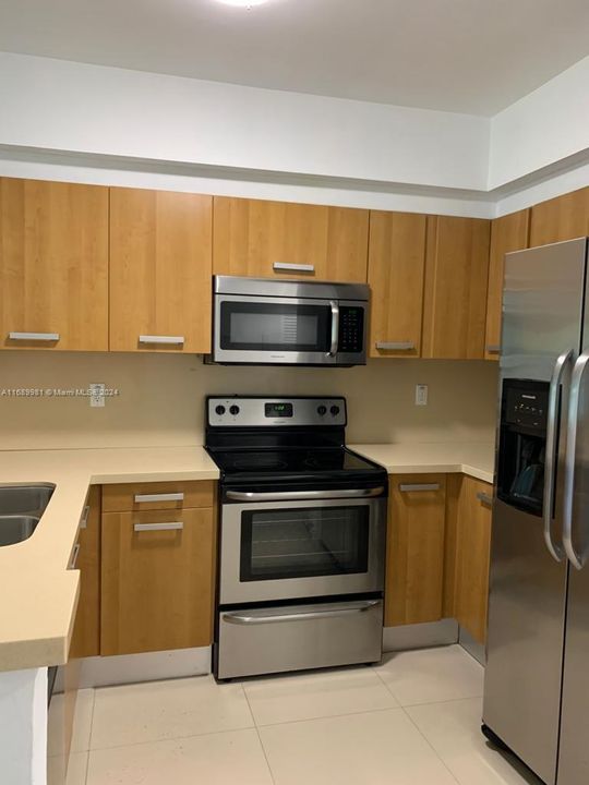 Active With Contract: $2,400 (2 beds, 1 baths, 1327 Square Feet)