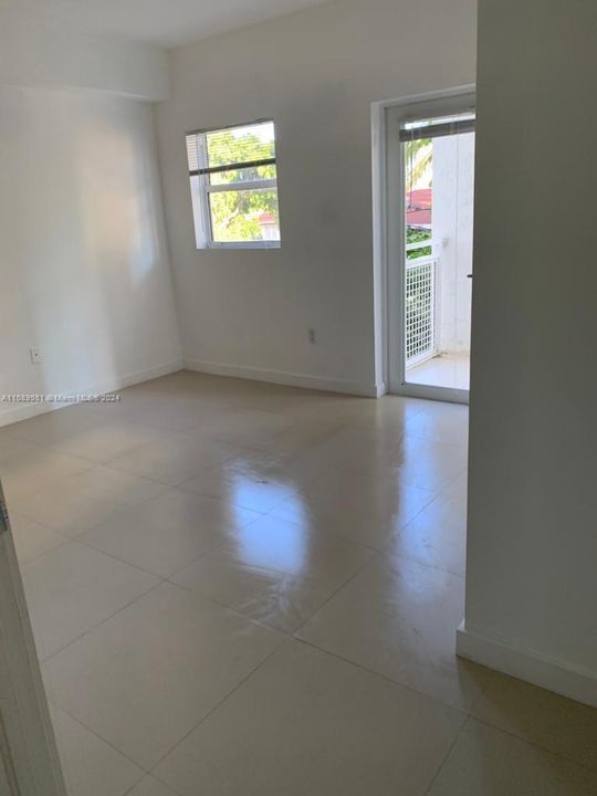 Active With Contract: $2,400 (2 beds, 1 baths, 1327 Square Feet)