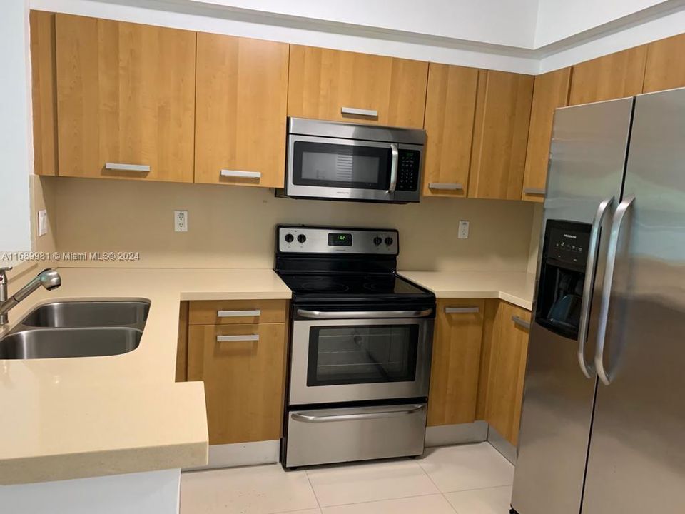 Active With Contract: $2,400 (2 beds, 1 baths, 1327 Square Feet)