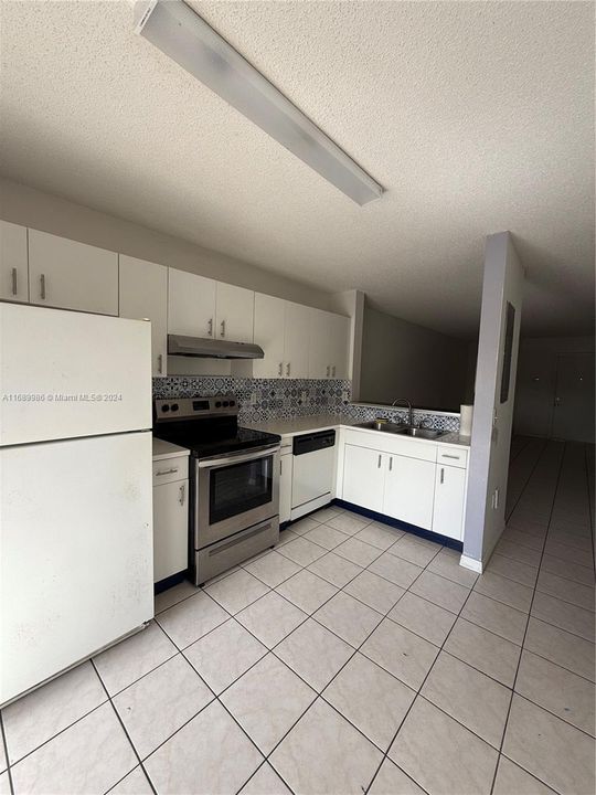 For Rent: $2,500 (2 beds, 2 baths, 830 Square Feet)