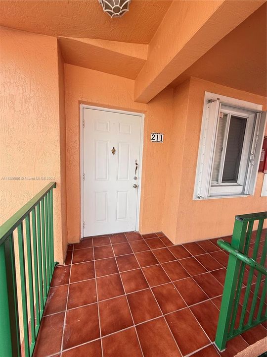 For Rent: $2,500 (2 beds, 2 baths, 830 Square Feet)