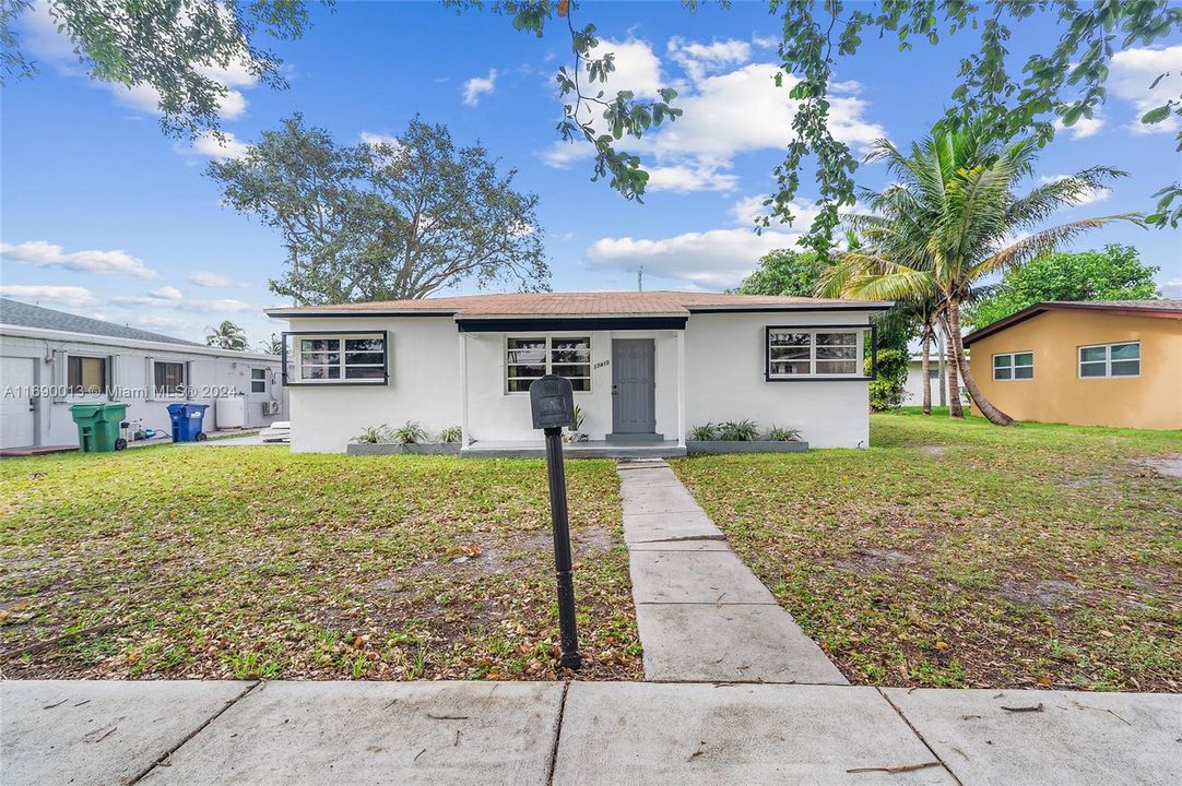 For Sale: $785,000 (3 beds, 2 baths, 1207 Square Feet)