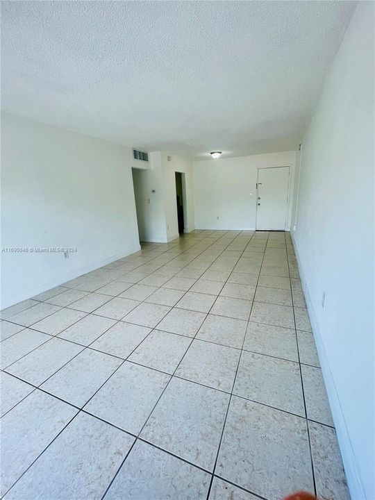 For Rent: $2,200 (2 beds, 2 baths, 875 Square Feet)