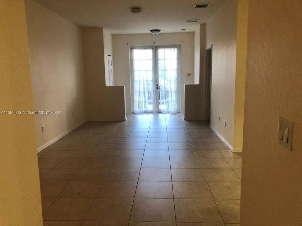 For Rent: $2,500 (3 beds, 2 baths, 1315 Square Feet)