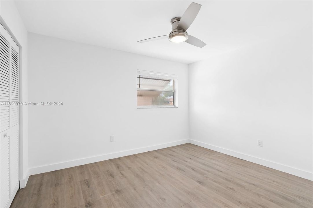 For Sale: $359,000 (2 beds, 1 baths, 1024 Square Feet)