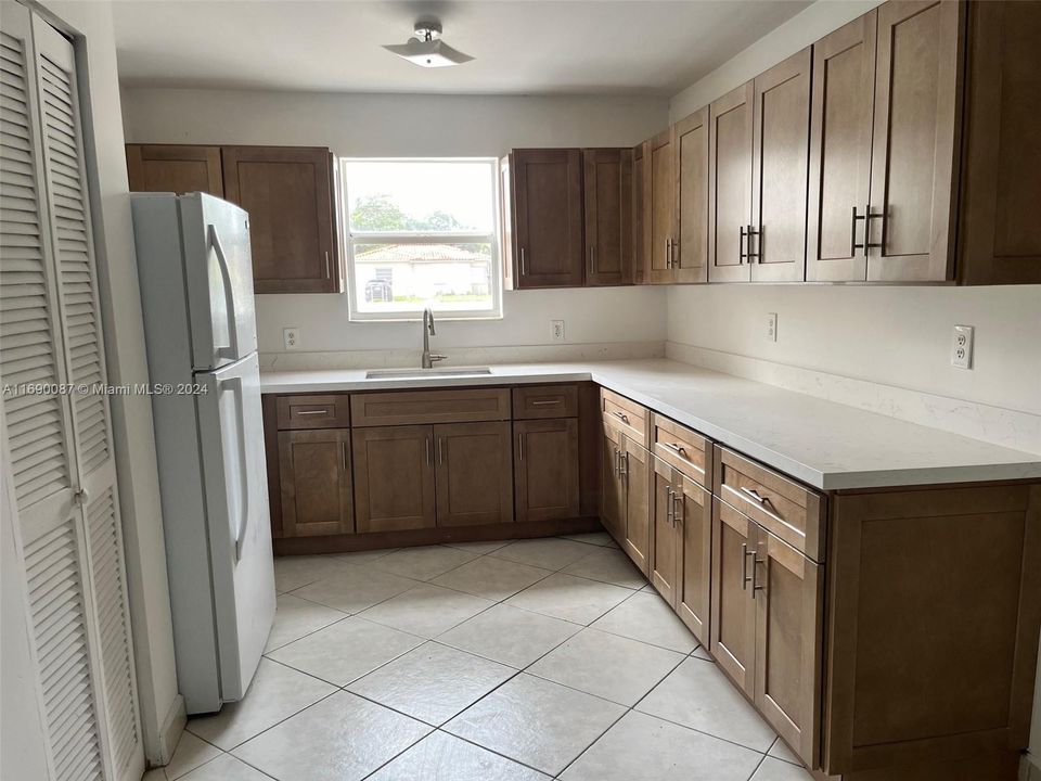 For Rent: $2,400 (2 beds, 1 baths, 18376 Square Feet)