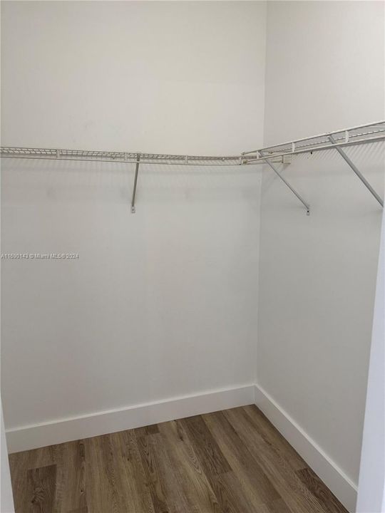 For Rent: $1,900 (1 beds, 1 baths, 691 Square Feet)