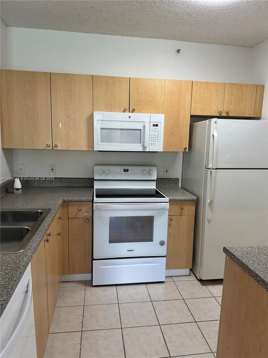 For Rent: $1,900 (1 beds, 1 baths, 691 Square Feet)