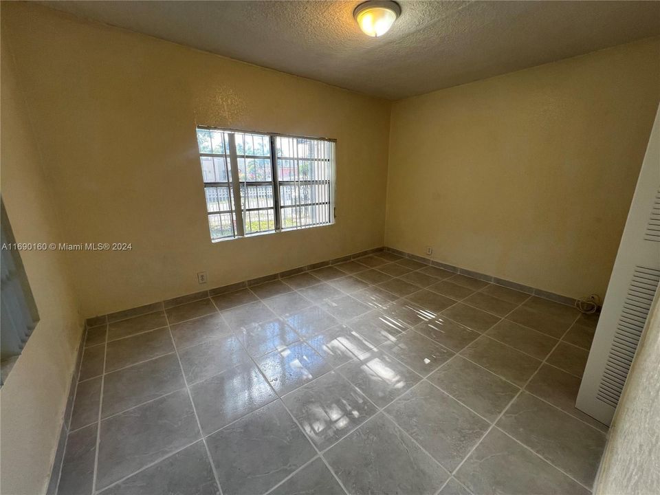 For Rent: $3,200 (3 beds, 2 baths, 1152 Square Feet)