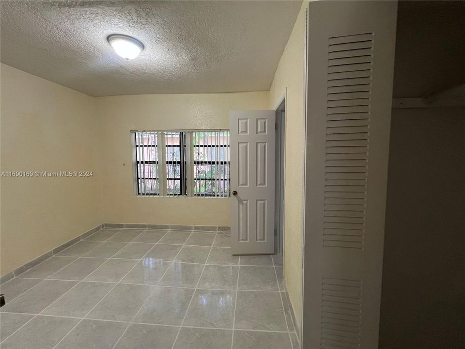 For Rent: $3,200 (3 beds, 2 baths, 1152 Square Feet)