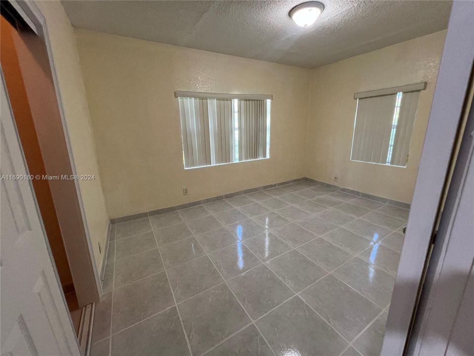 For Rent: $3,200 (3 beds, 2 baths, 1152 Square Feet)