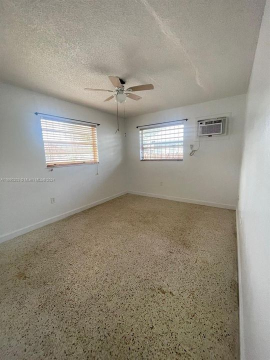 For Rent: $2,500 (2 beds, 1 baths, 1350 Square Feet)