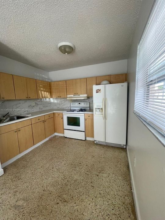 For Rent: $2,500 (2 beds, 1 baths, 1350 Square Feet)