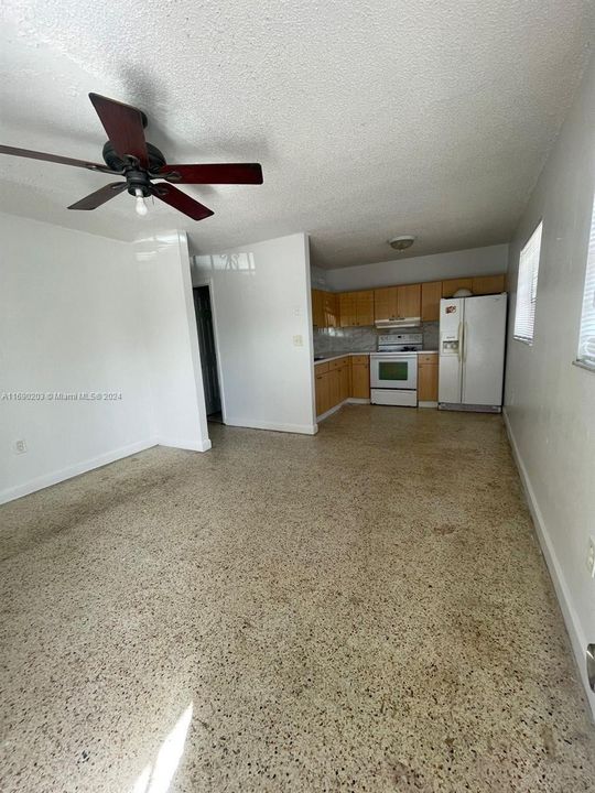 For Rent: $2,500 (2 beds, 1 baths, 1350 Square Feet)