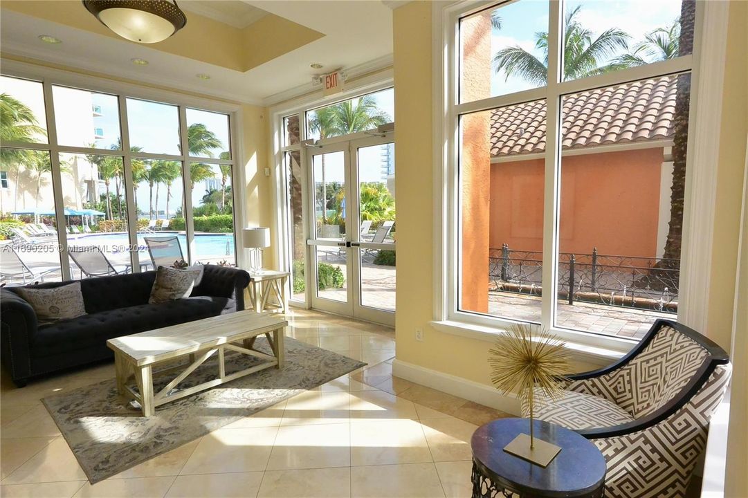 Sun Room at the "Beach Club", also has a lounge with coffee machine, snacks and seating