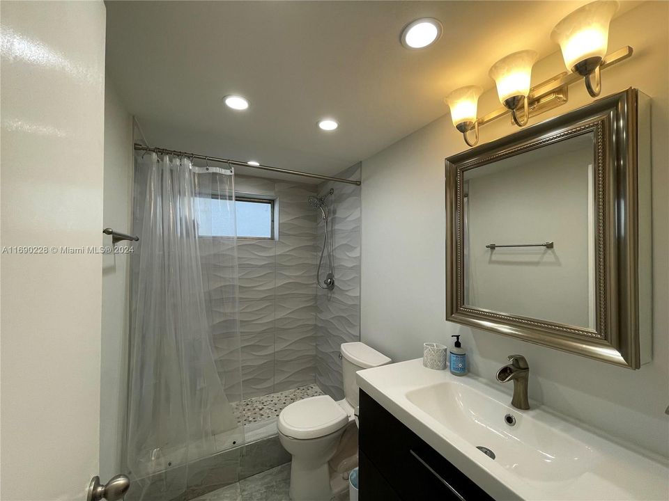 For Rent: $2,250 (1 beds, 1 baths, 667 Square Feet)