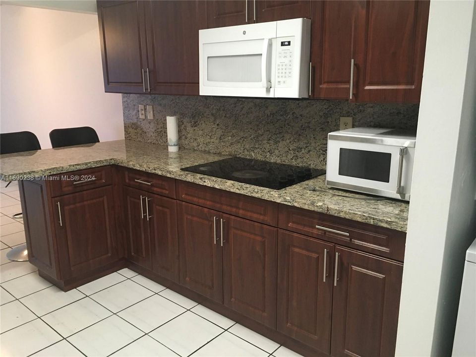 For Rent: $2,200 (2 beds, 2 baths, 1006 Square Feet)