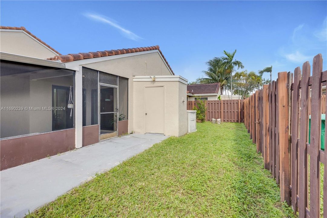 For Sale: $445,000 (2 beds, 2 baths, 984 Square Feet)