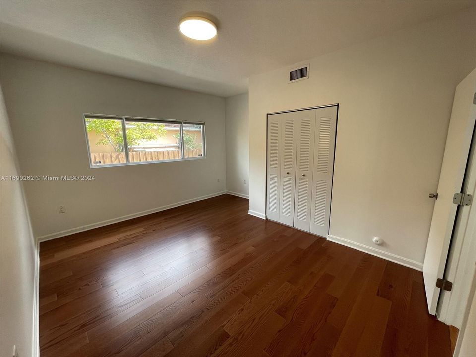 For Rent: $2,200 (1 beds, 1 baths, 800 Square Feet)