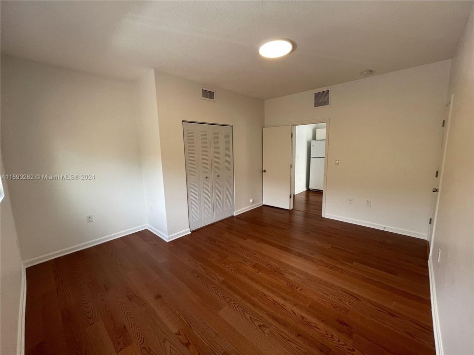 For Rent: $2,200 (1 beds, 1 baths, 800 Square Feet)