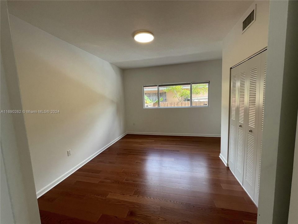 For Rent: $2,200 (1 beds, 1 baths, 800 Square Feet)