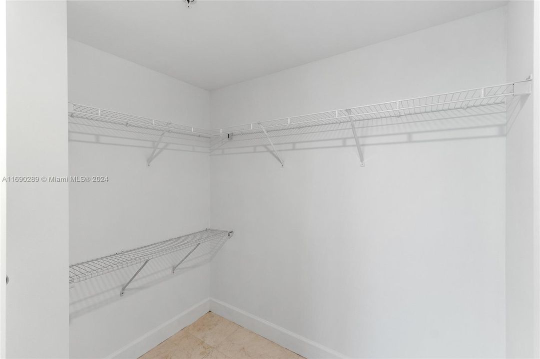 For Sale: $375,000 (1 beds, 1 baths, 797 Square Feet)