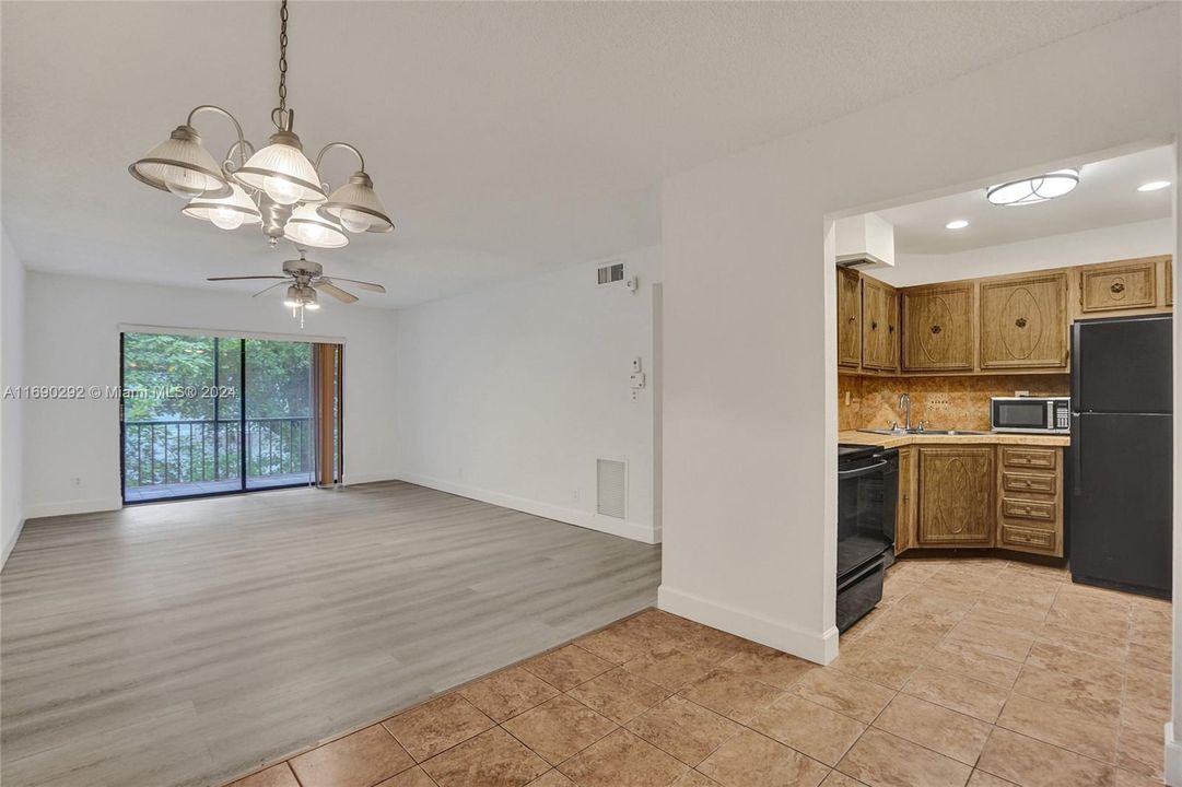 Active With Contract: $1,875 (2 beds, 2 baths, 1050 Square Feet)