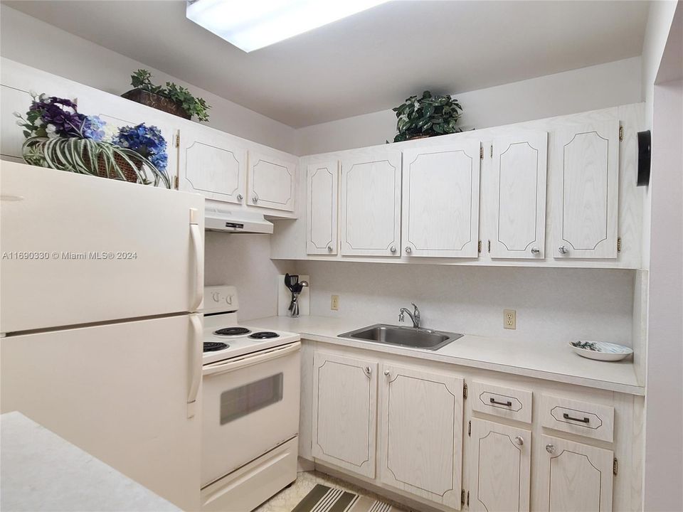 For Rent: $1,500 (1 beds, 1 baths, 601 Square Feet)