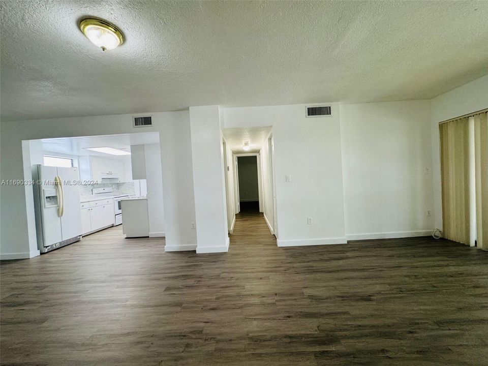 For Rent: $2,300 (2 beds, 2 baths, 1210 Square Feet)