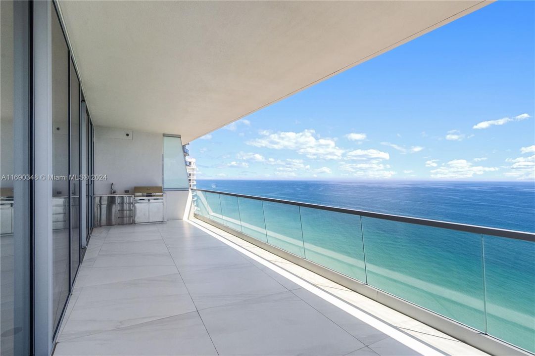 East balcony with a summer kitchen