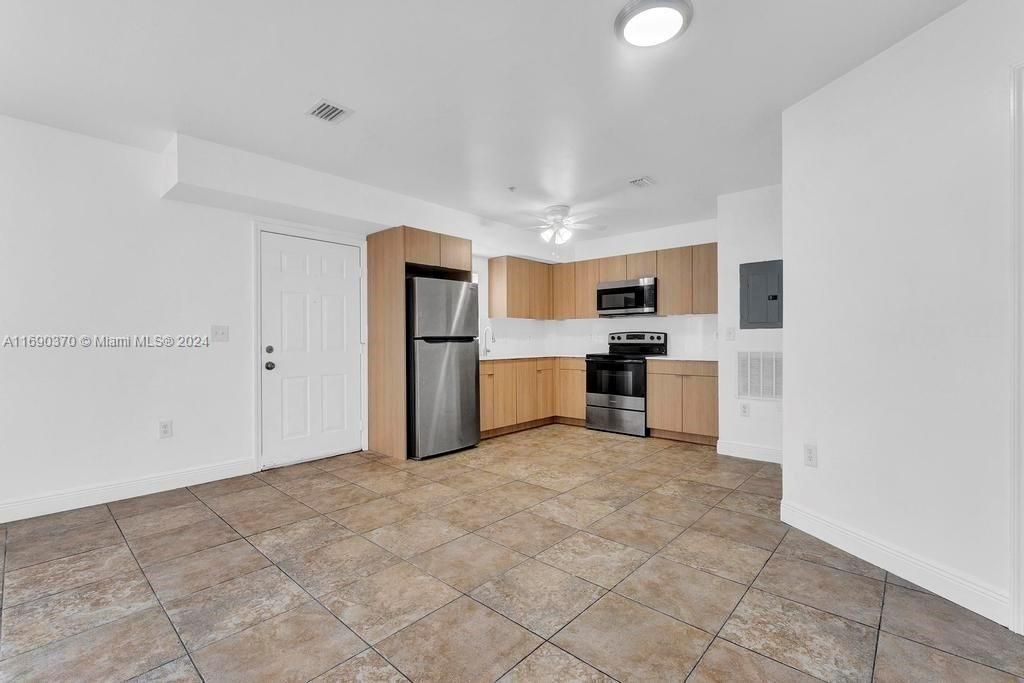 For Rent: $2,700 (2 beds, 1 baths, 10232 Square Feet)