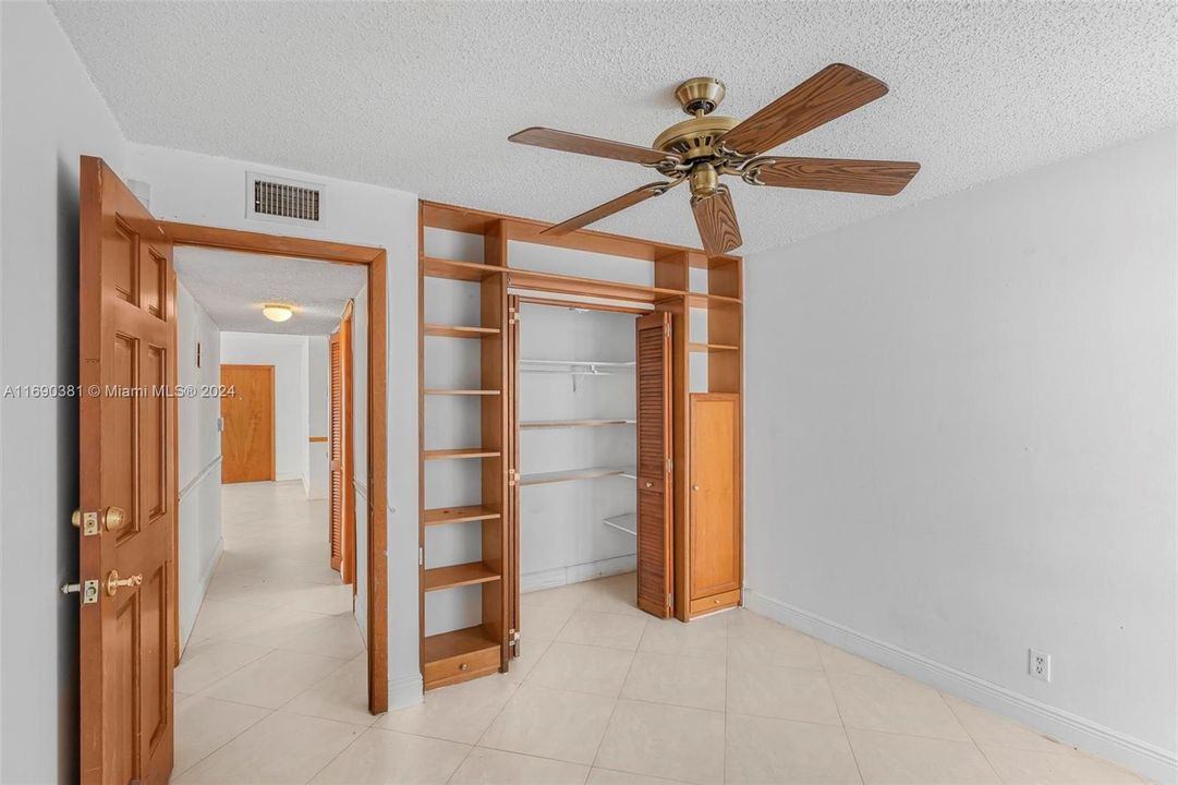 For Rent: $2,300 (2 beds, 2 baths, 880 Square Feet)