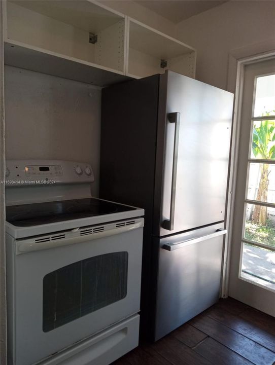 For Rent: $1,300 (2 beds, 1 baths, 760 Square Feet)