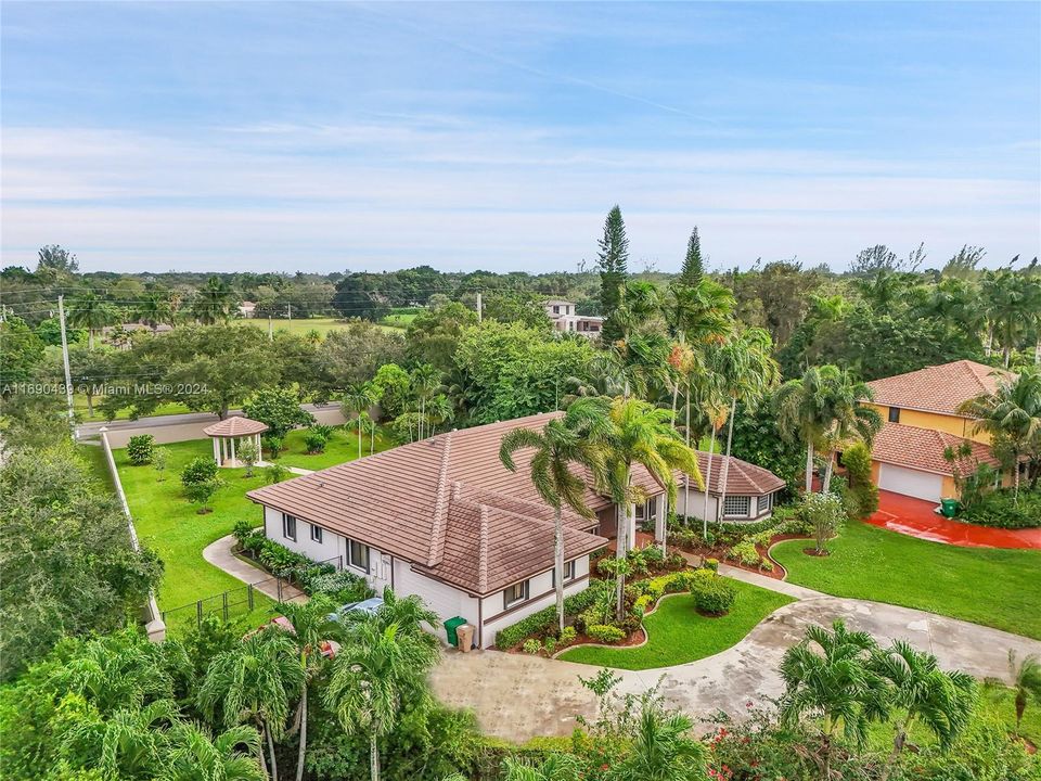 For Sale: $1,200,000 (3 beds, 3 baths, 3376 Square Feet)