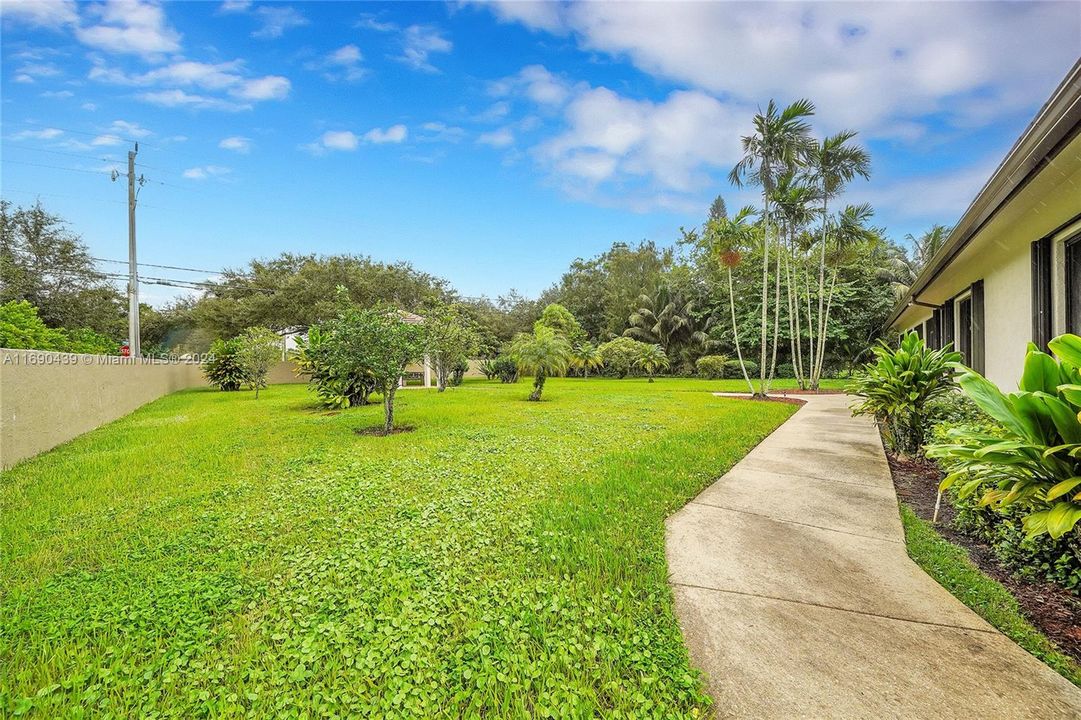 For Sale: $1,200,000 (3 beds, 3 baths, 3376 Square Feet)