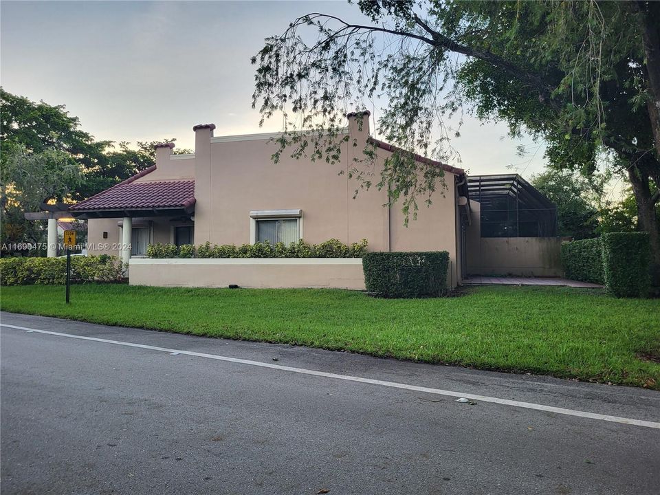 For Sale: $600,000 (3 beds, 2 baths, 1524 Square Feet)