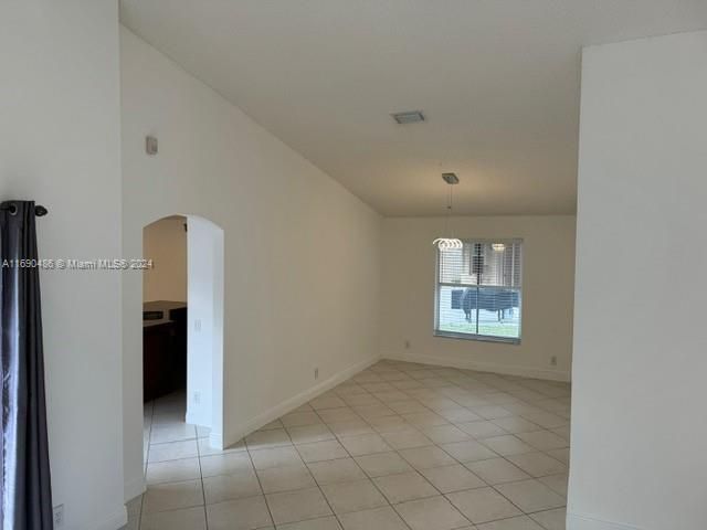 For Rent: $4,800 (4 beds, 2 baths, 2055 Square Feet)