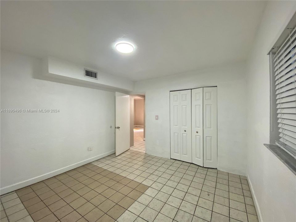 For Rent: $2,400 (2 beds, 1 baths, 800 Square Feet)