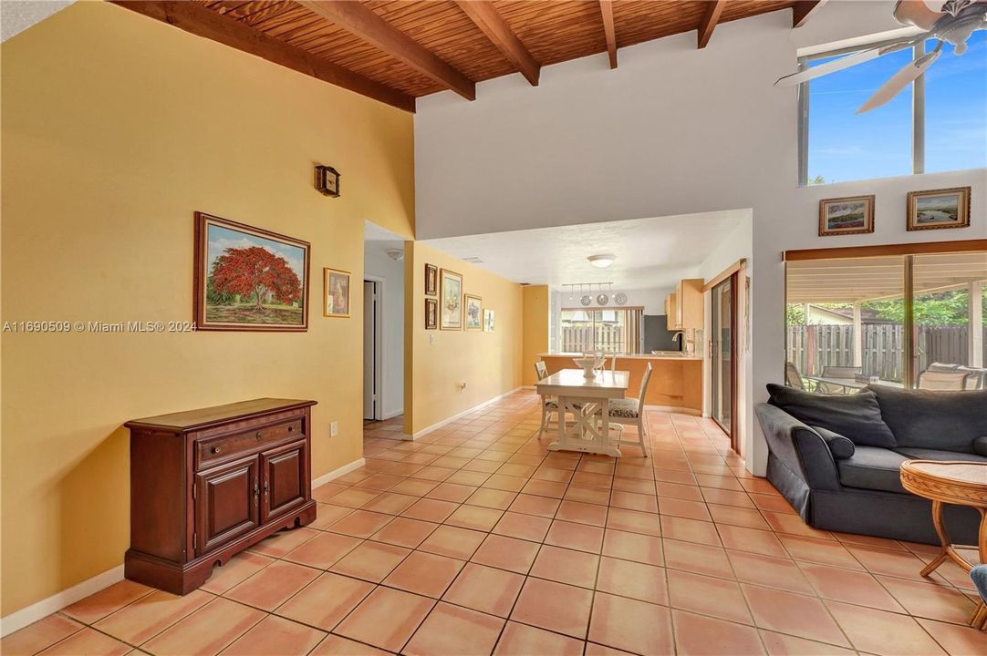 For Sale: $535,000 (2 beds, 1 baths, 1173 Square Feet)