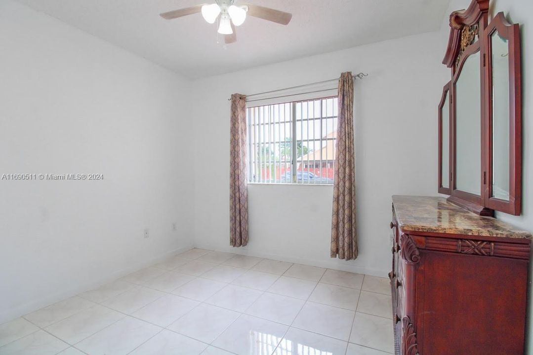 For Sale: $460,000 (3 beds, 2 baths, 1211 Square Feet)